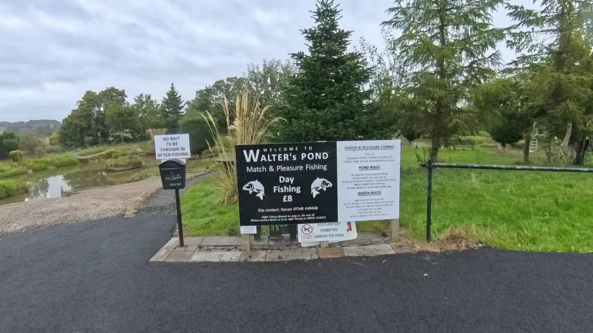 Walters Pond signs at the venue entrance