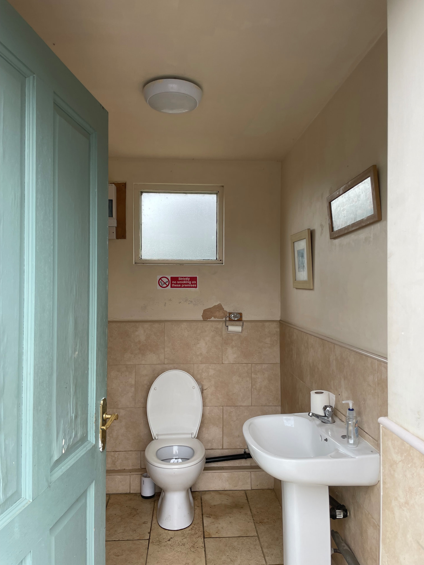 Toilet and wash basin with tiled walls